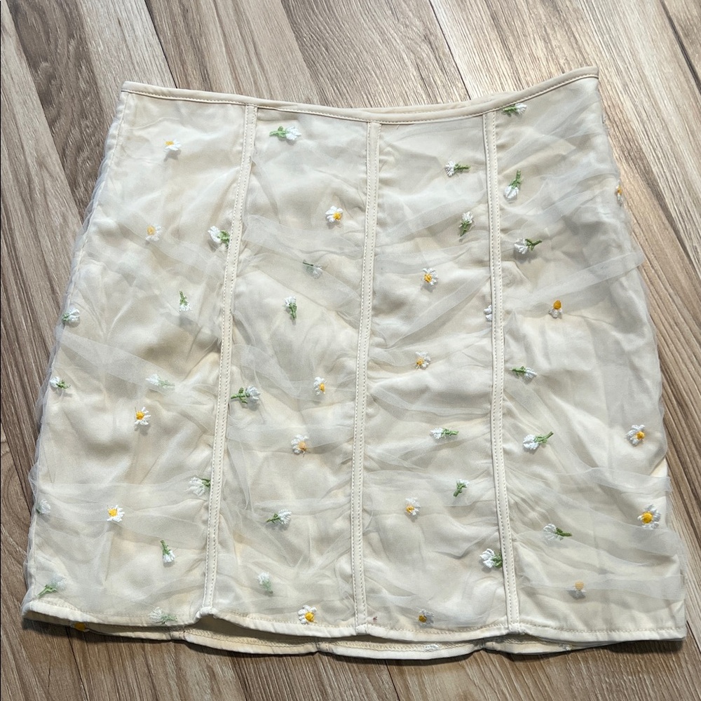 Le Lis Cream Floral Mini Skirt in cream size Medium